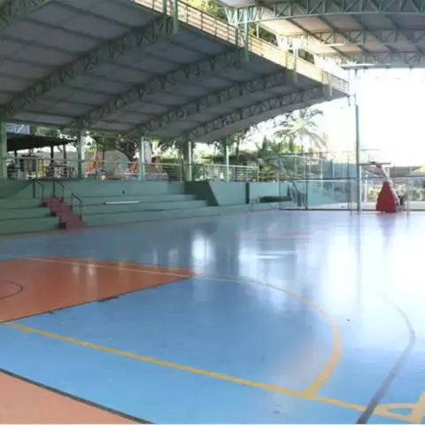 Quadra poliesportiva coberta atração para esportes no Thermas dos Laranjais